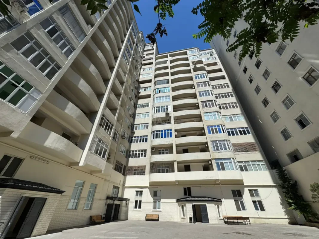 Satılır 3 otaqlı mənzil 155 m²