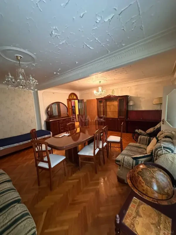Satılır 5 otaqlı mənzil 120 m²