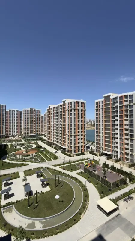 Satılır 4 otaqlı mənzil 104 m²