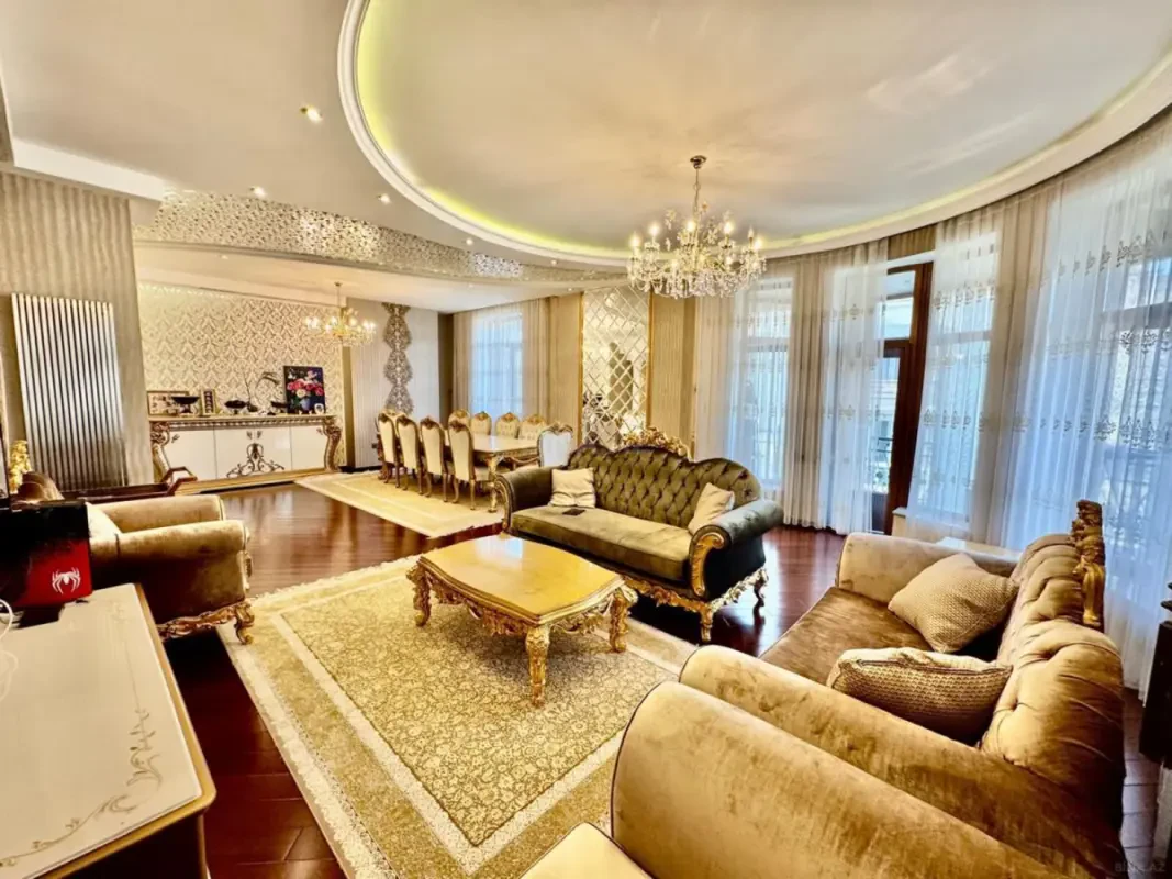 Satılır 4 otaqlı mənzil 210 m²