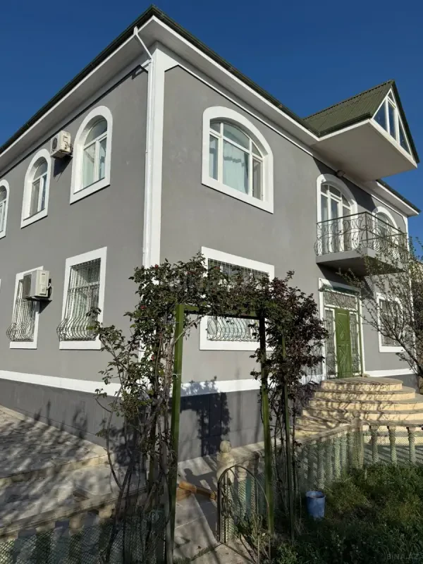 Satılır 6 otaqlı həyət evi 280 m²
