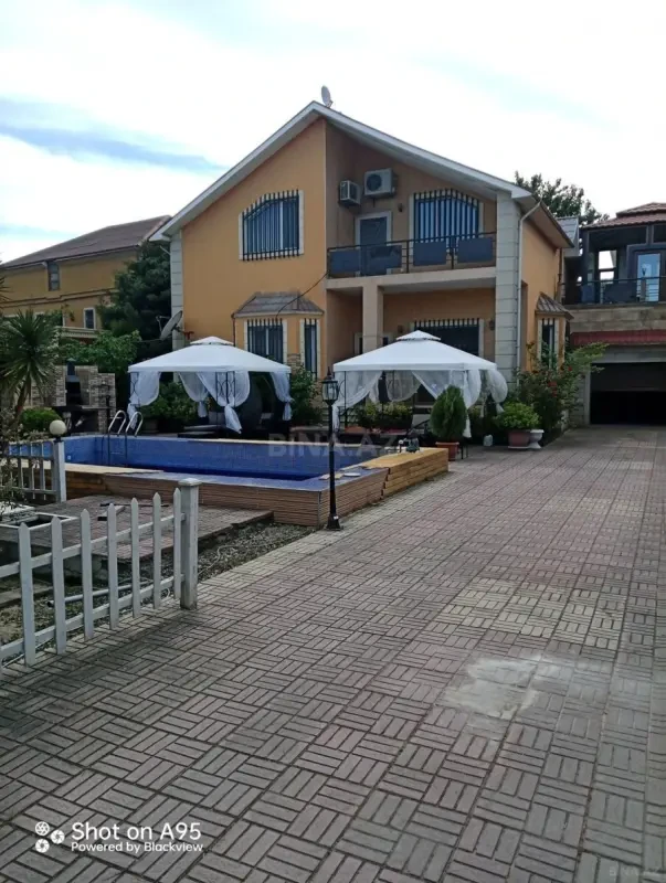 Kirayə verilir 5 otaqlı həyət evi 250 m²