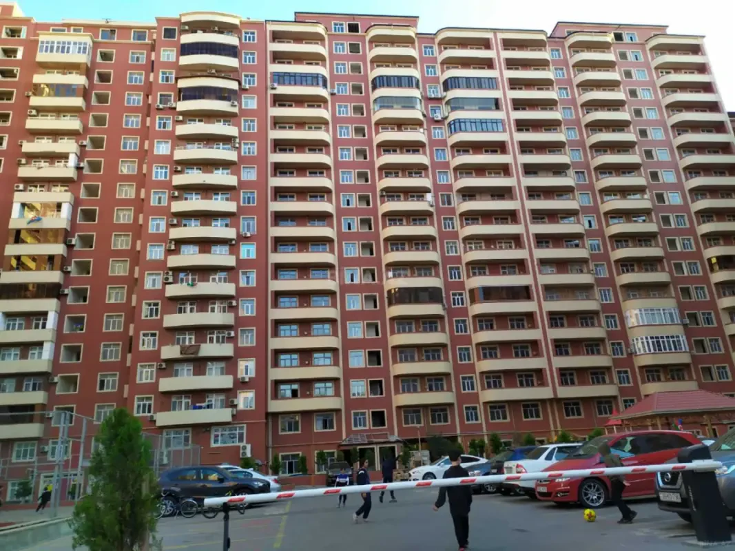 Satılır 4 otaqlı mənzil 150 m²