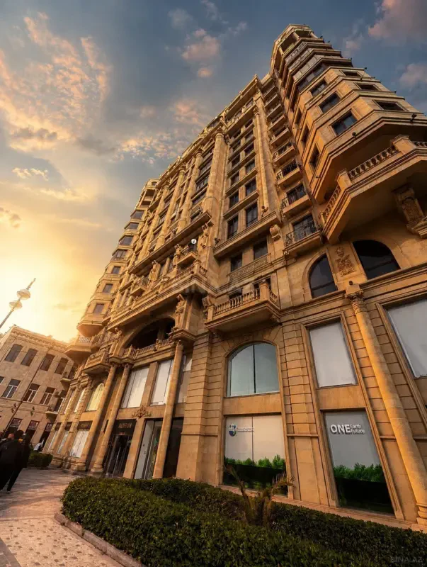 Satılır 3 otaqlı mənzil 185 m²