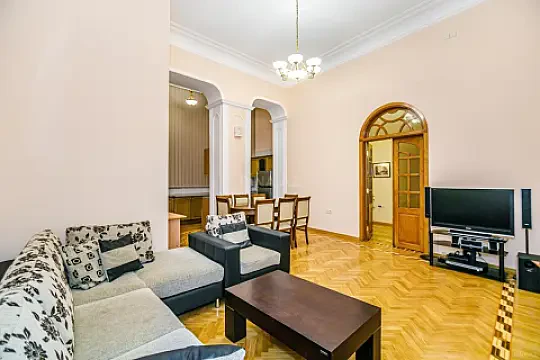 Kirayə verilir 4 otaqlı mənzil 180 m² — Bakı 4 otaq 180.00 m²