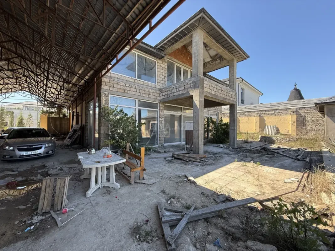 Satılır 5 otaqlı həyət evi 350 m²