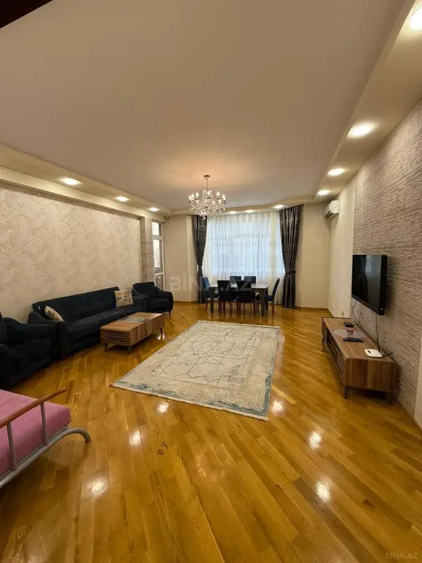 Kirayə verilir 4 otaqlı mənzil 160 m²