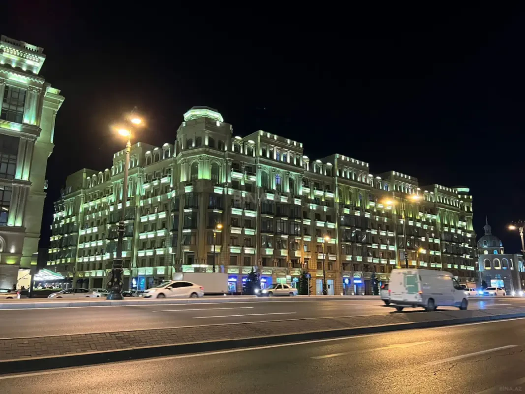 Satılır 4 otaqlı mənzil 165 m²
