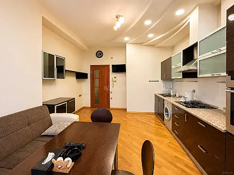 Kirayə verilir 3 otaqlı mənzil 140 m² — Bakı 3 otaq 140.00 m²
