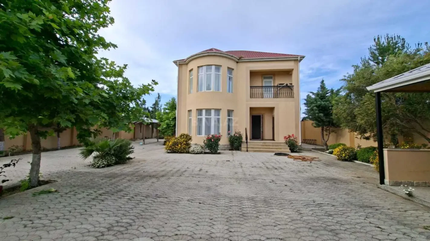 Satılır 6 otaqlı həyət evi 200 m²