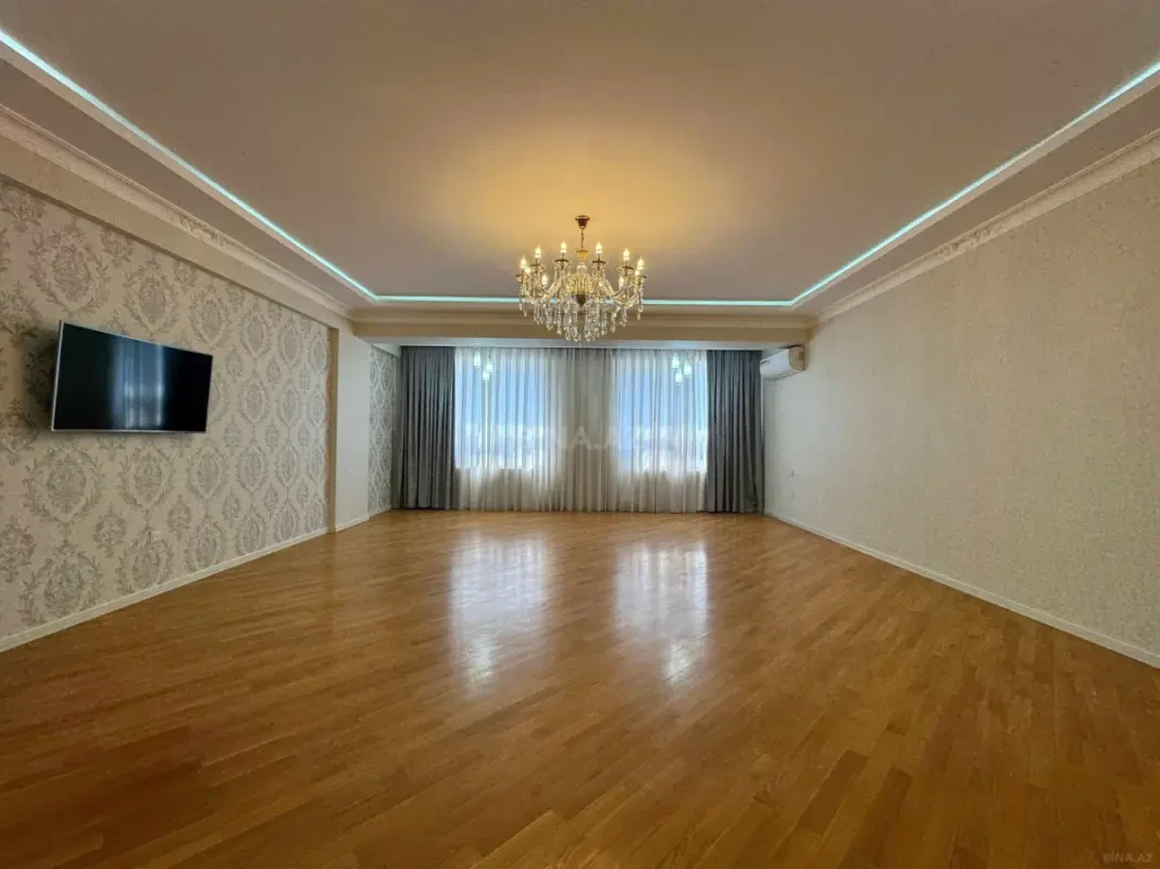 Satılır 4 otaqlı mənzil 178 m²
