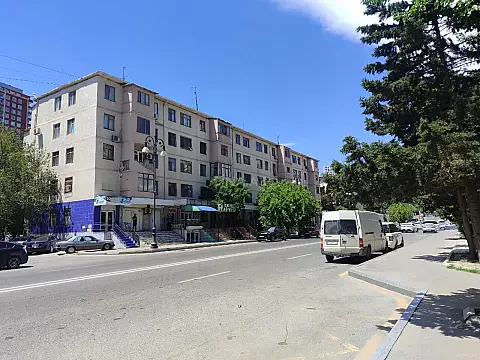 Satılır 2 otaqlı mənzil 47 m² — Bakı, Memar Əcəmi yanı 2 otaq 47.00 m²