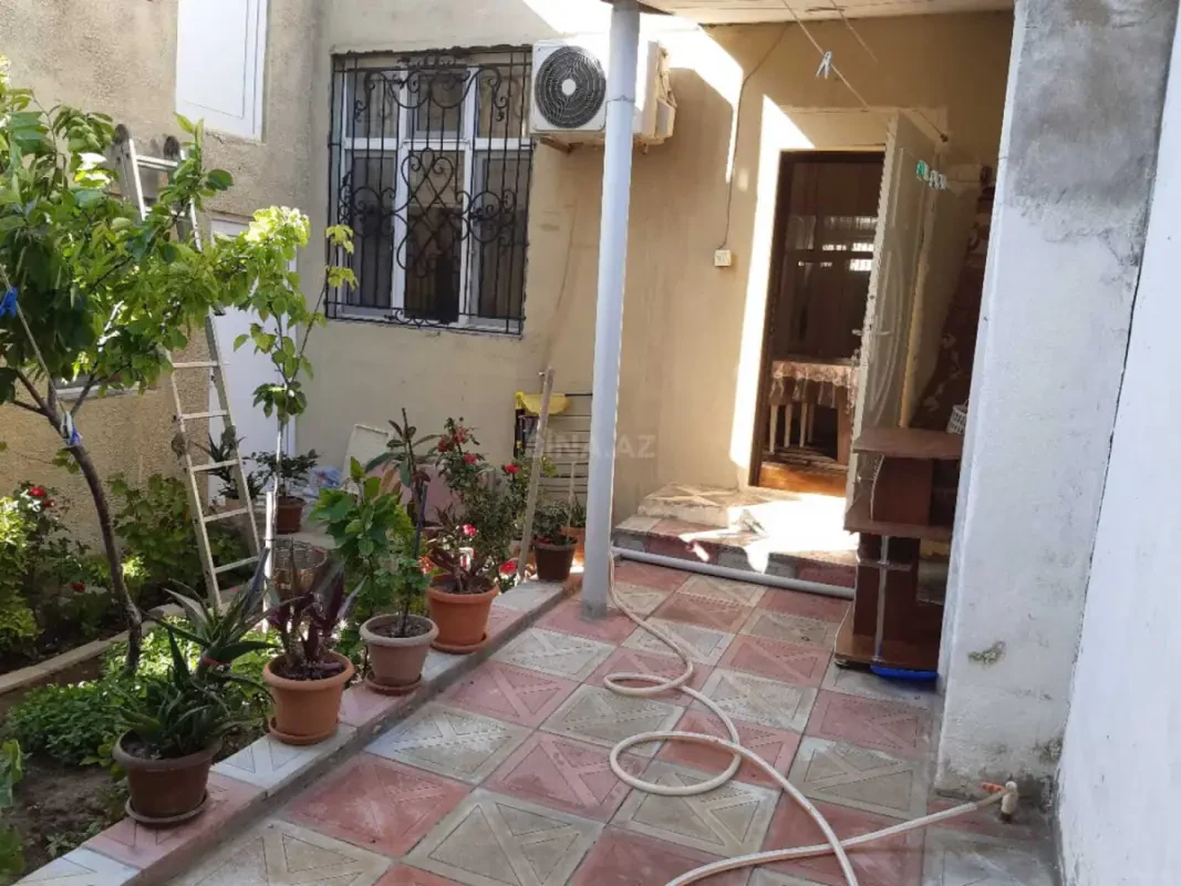 Satılır 5 otaqlı həyət evi 180 m²