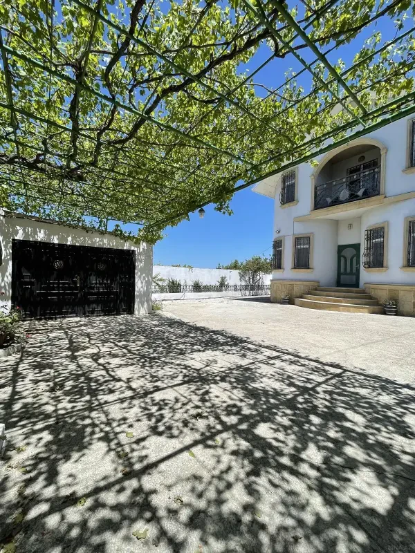 Satılır 5 otaqlı həyət evi 140 m²
