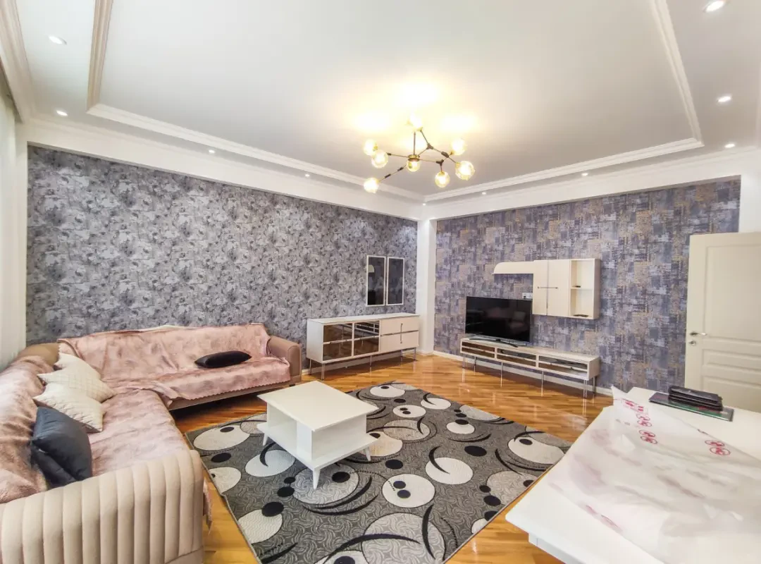 Kirayə verilir 2 otaqlı mənzil 95 m²