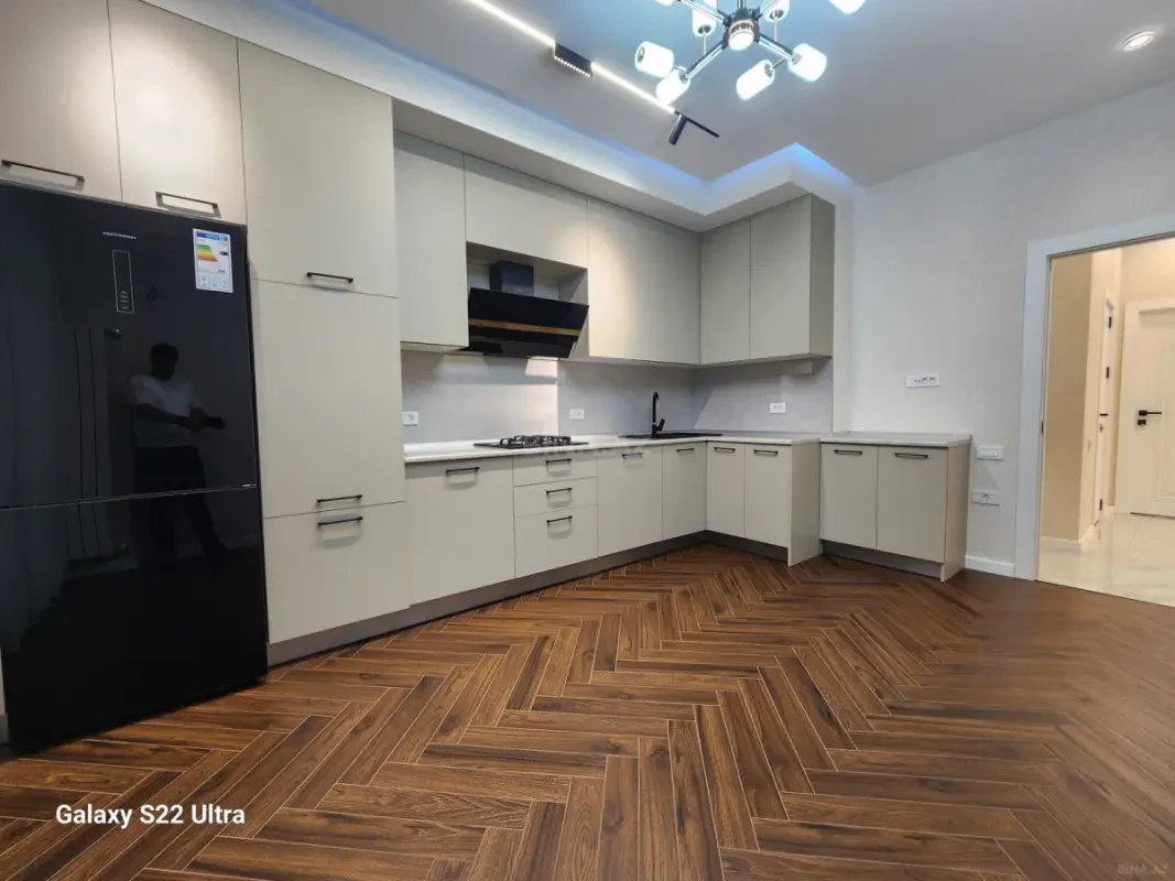 Satılır 3 otaqlı mənzil 140 m²