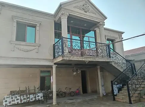 Satılır 4 otaqlı həyət evi 240 m² — Bakı 4 otaq 240.00 m²