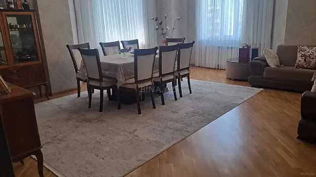 Satılır 3 otaqlı mənzil 130 m² — Bakı 3 otaq 130.00 m²