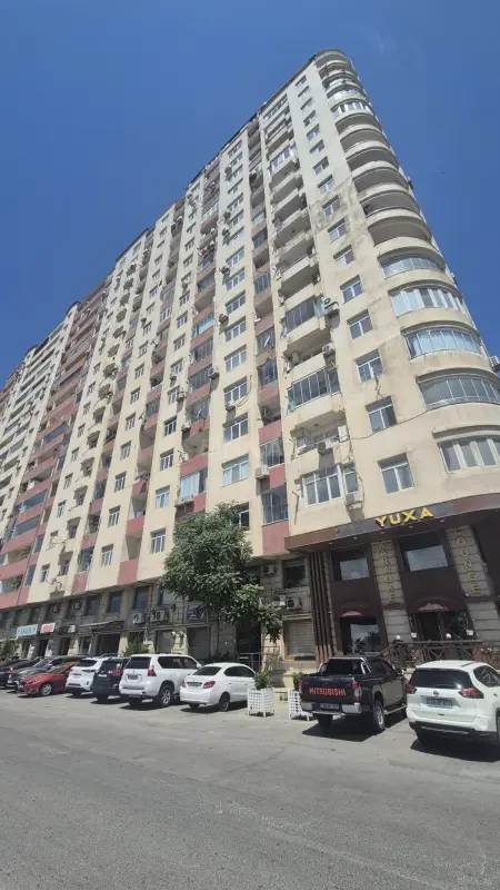 Satılır 4 otaqlı mənzil 150 m²