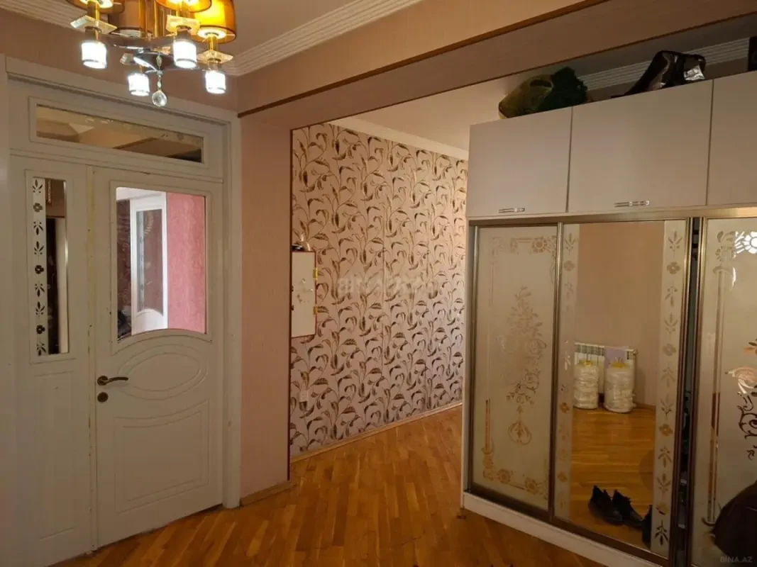 Satılır 4 otaqlı mənzil 165 m²
