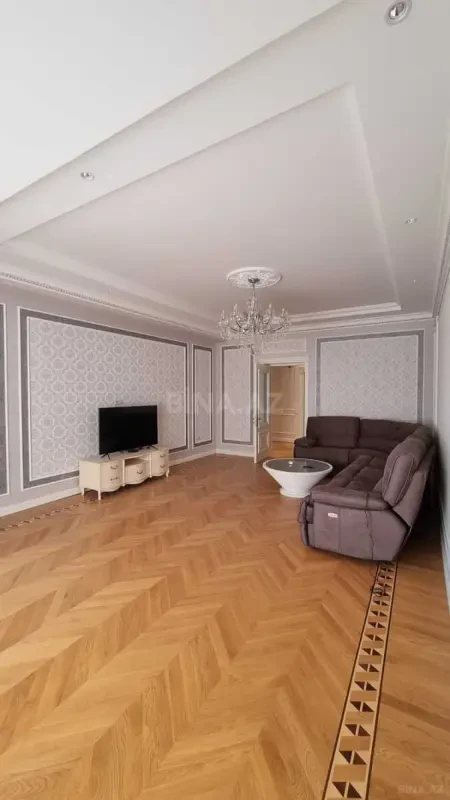 Kirayə verilir 4 otaqlı mənzil 200 m²