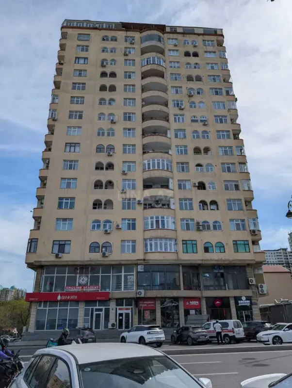 Satılır 2 otaqlı mənzil 105 m²