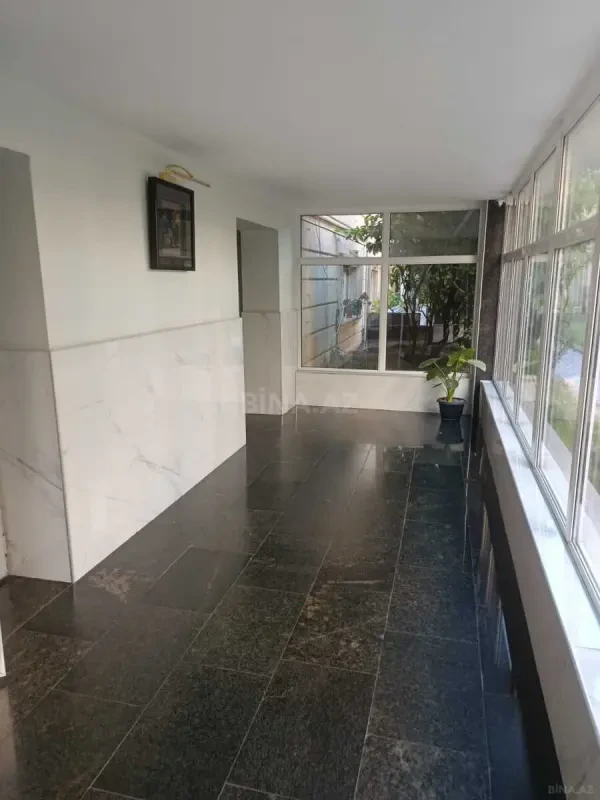Satılır 2 otaqlı mənzil 107 m²