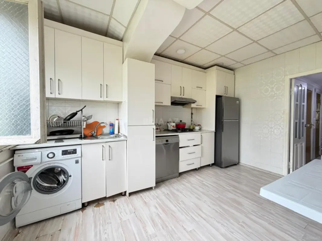 Satılır 4 otaqlı mənzil 105 m²