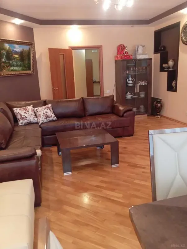Satılır 3 otaqlı mənzil 140 m²