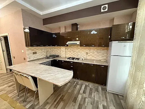 Kirayə verilir 3 otaqlı mənzil 80 m² — Bakı, Nizami 3 otaq 80.00 m²