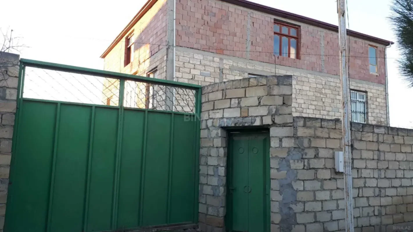 Satılır 7 otaqlı həyət evi 240 m²