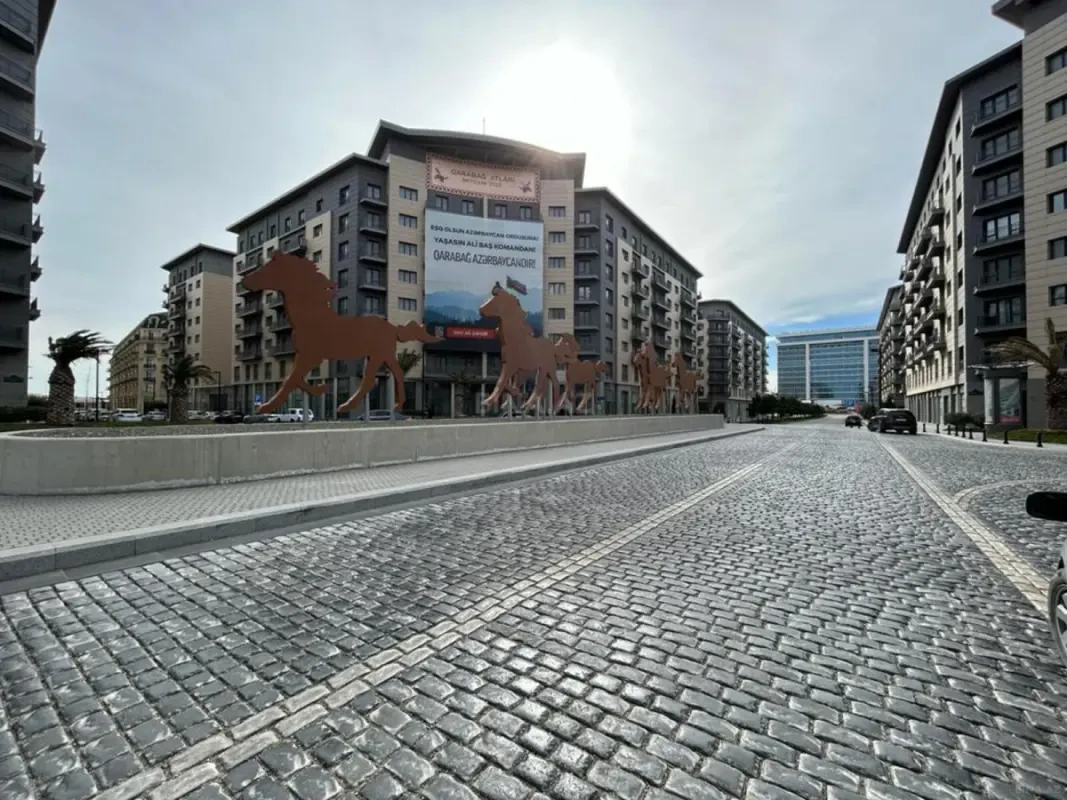 Satılır 4 otaqlı mənzil 166 m²