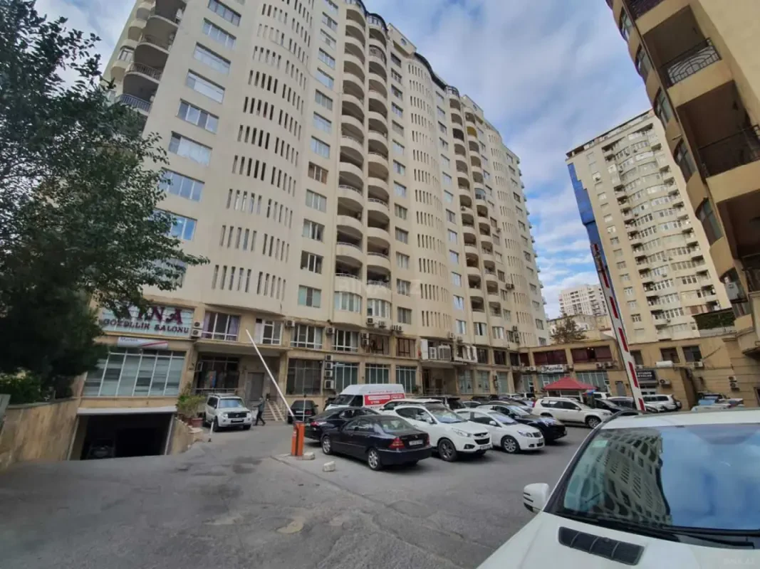 Kirayə verilir 2 otaqlı mənzil 105 m²