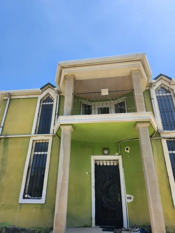 Satılır 7 otaqlı həyət evi 300 m²