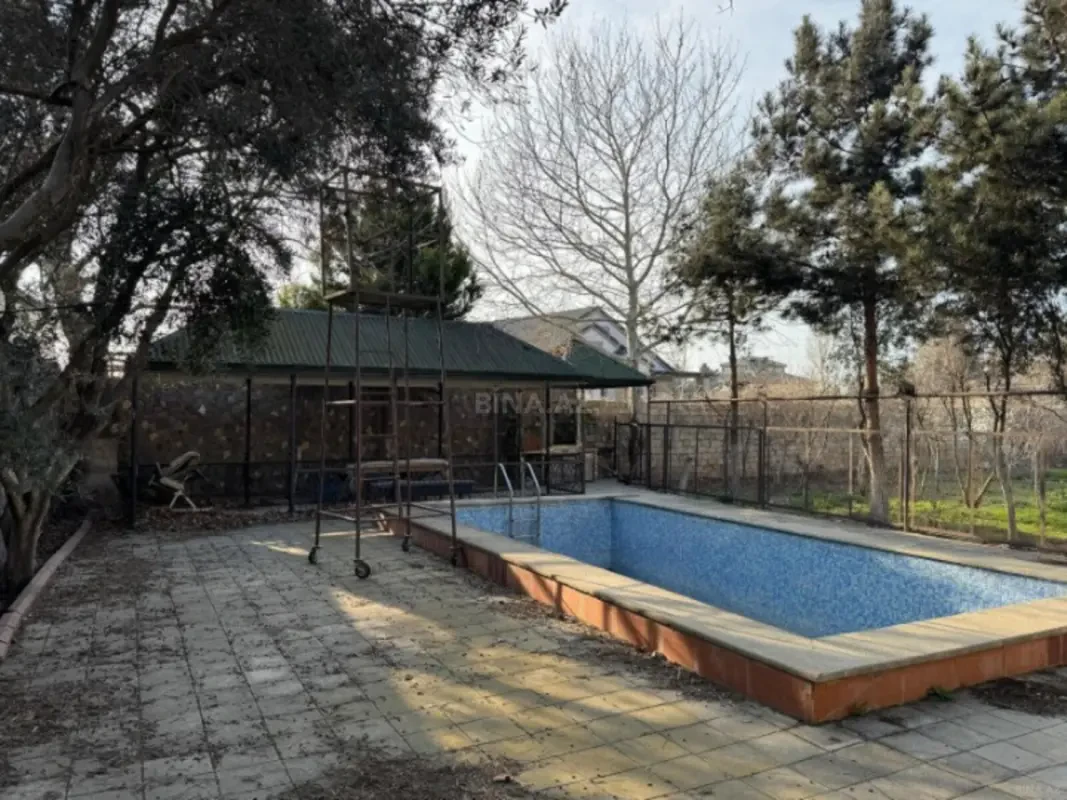 Satılır 8 otaqlı həyət evi 220 m²