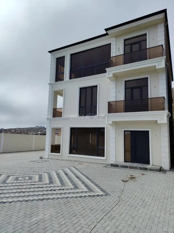 Satılır 6 otaqlı həyət evi 400 m²