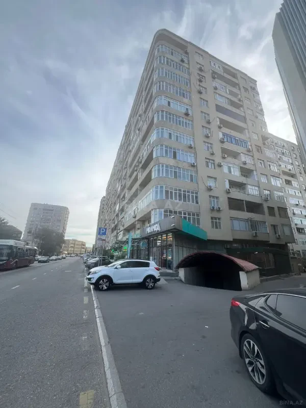 Satılır 3 otaqlı mənzil 125 m²