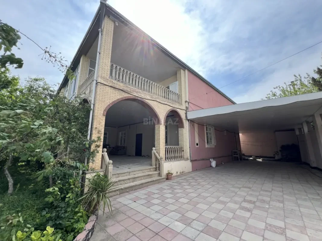 Satılır 6 otaqlı həyət evi 394 m²