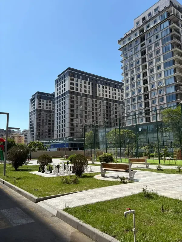 Satılır 2 otaqlı mənzil 83 m²