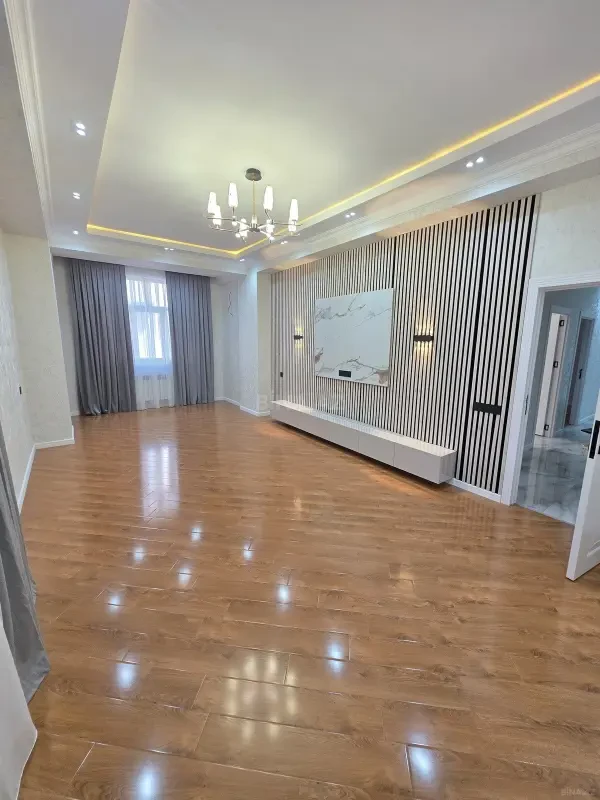 Satılır 3 otaqlı mənzil 133 m²