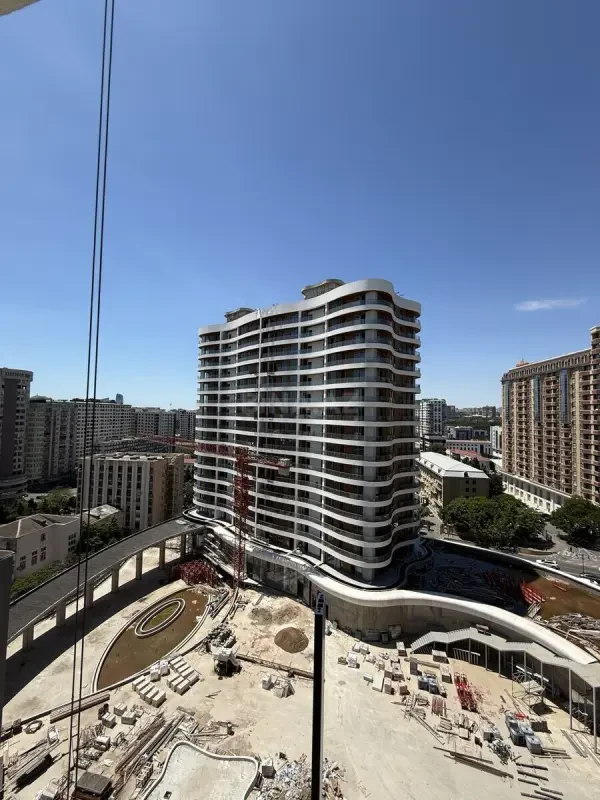 Satılır 3 otaqlı mənzil 136 m²