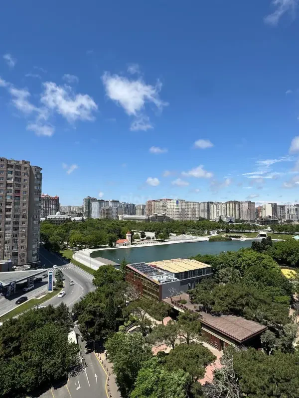 Kirayə verilir 4 otaqlı mənzil 217 m²