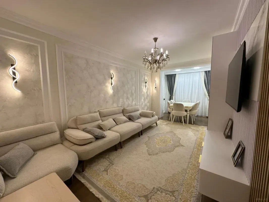 Satılır 4 otaqlı mənzil 110 m²
