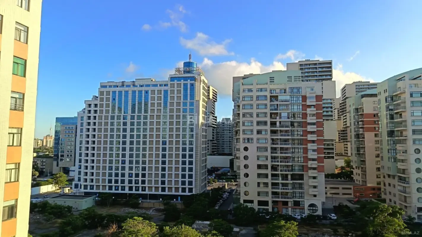 Satılır 3 otaqlı mənzil 133 m²