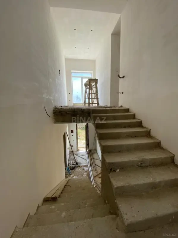 Satılır 5 otaqlı həyət evi 230 m²