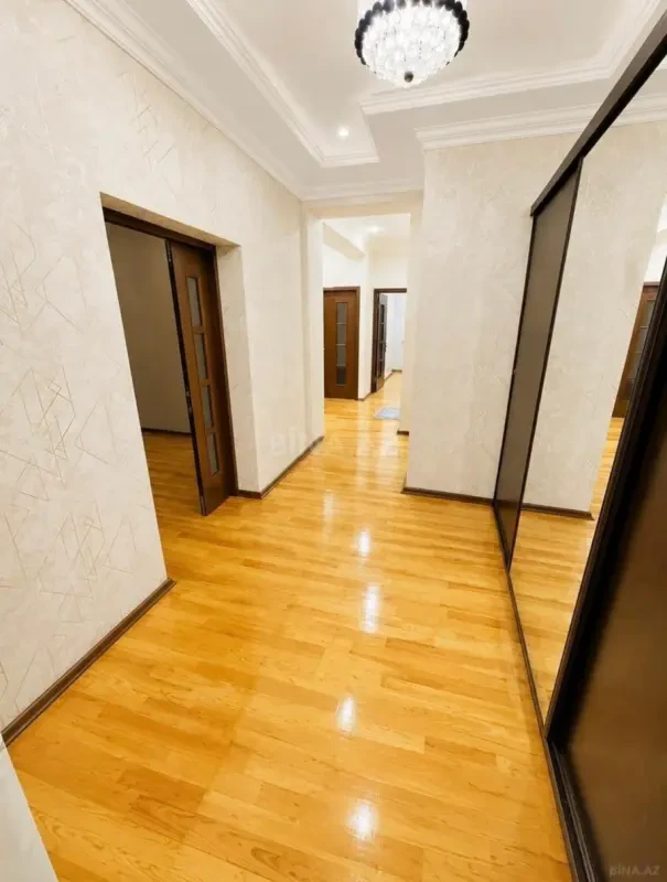 Satılır 3 otaqlı mənzil 108 m²