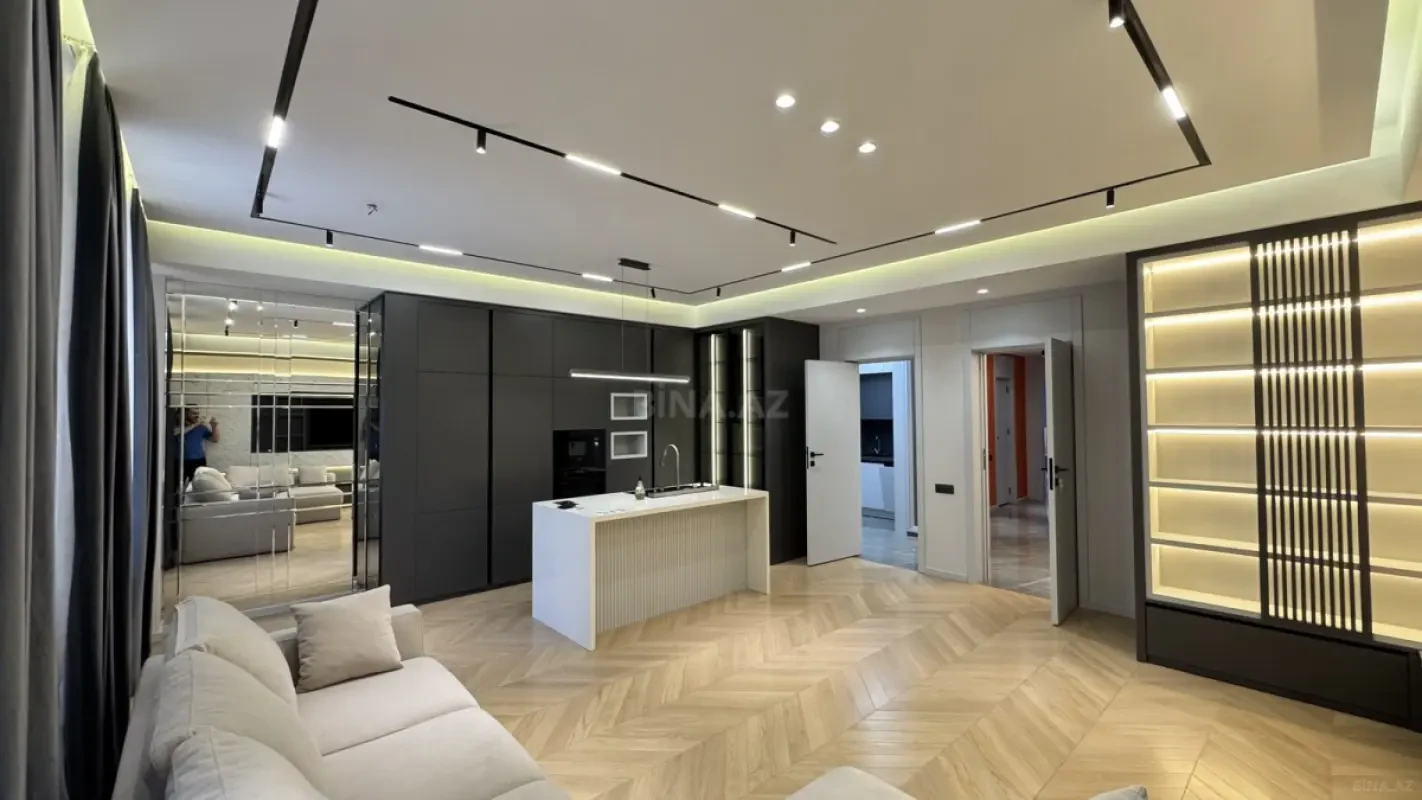 Satılır 3 otaqlı mənzil 135 m²