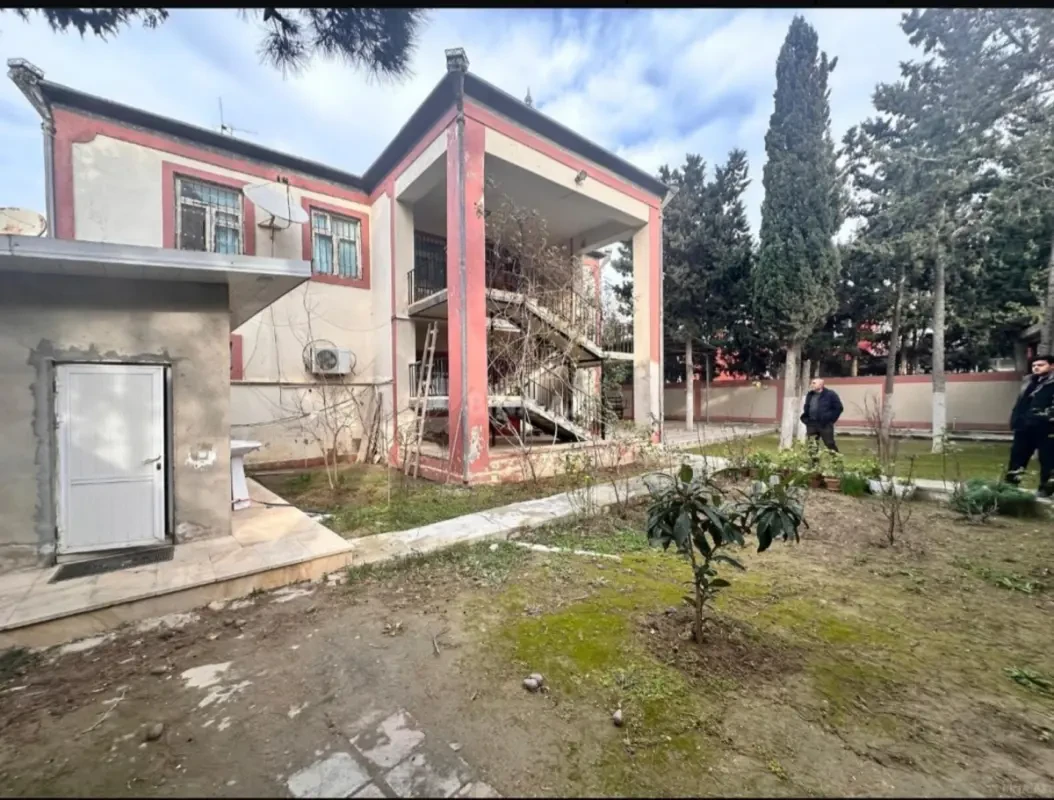 Satılır 8 otaqlı həyət evi 160 m²