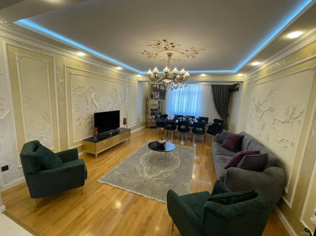 Satılır 3 otaqlı mənzil 156 m²