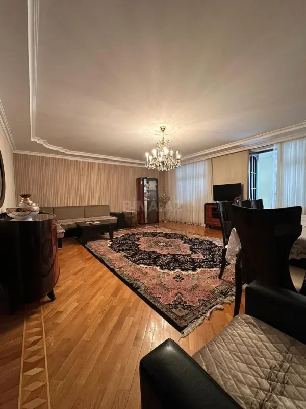 Satılır 4 otaqlı mənzil 120 m²